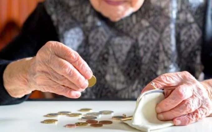 Din 1 iulie, vârsta standard de pensionare pentru femei este de 59 de ani şi 6 luni