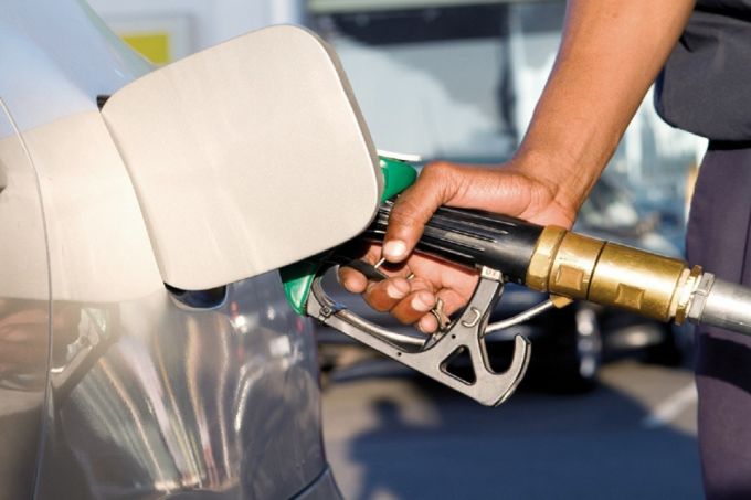 Agenţia pentru Protecţia Consumatorilor a stabilit că două benzinării comercializau altfel de combustibil decât cel indicat