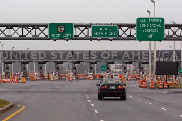Casa Albă anunţă că frontierele SUA rămân închise pentru călătorii străini, din cauza variantei Delta