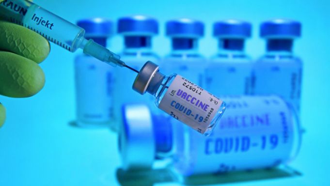 Polonia începe în septembrie administrarea dozei a treia de vaccin anti-COVID-19 persoanelor cu imunitatea slăbită