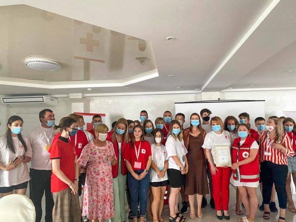 Voluntarii de la Crucea Roşie au informat cetăţenii din mai multe regiuni ale R. Moldova despre importanţa vaccinării împotriva COVID-19