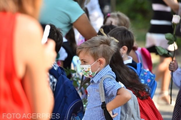 În România a început noul an şcolar 2021-2022, cu măsuri de protecţie sanitară în contextul creşterii numărului de infectări cu SARS-CoV-2