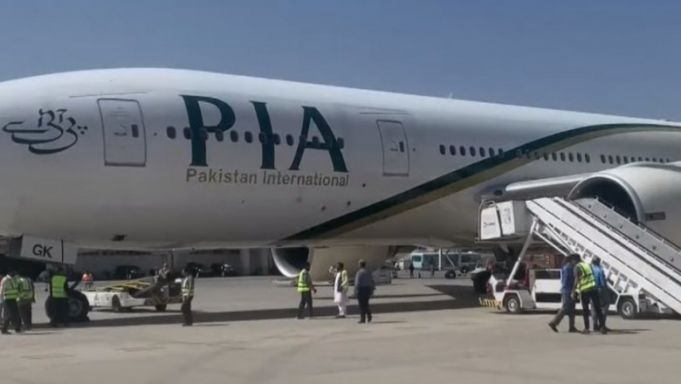 Primul avion internaţional de pasageri după preluarea puterii de către talibani a aterizat la Kabul. Câte persoane erau la bord