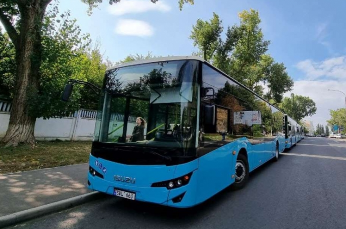 5 autobuze noi de model ISUZU, achiziţionate recent de Primăria Chişinău, sunt distribuite pe ruta nr. 9