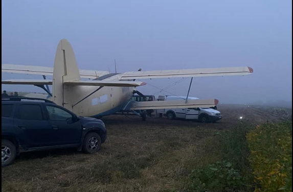 Un avion plin cu ţigări de contrabandă decolat din Ucraina, oprit de poliţiştii de frontieră ai Republicii Moldova
