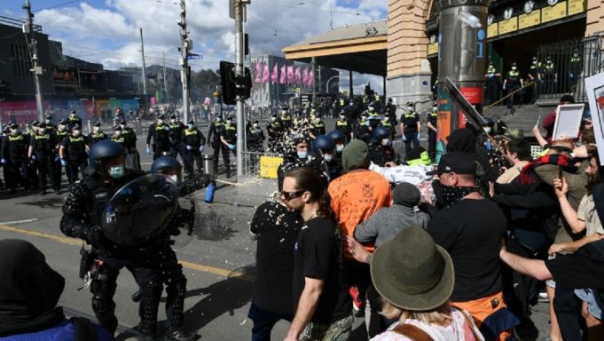 Australia: Ciocniri între poliţie şi protestatarii anti-lockdown, soldate cu aproape 270 de arestări