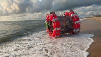 Intervenţie salvatoare în Marea Neagră. Garda de Coastă a readus la mal şapte turişti luaţi de vânt