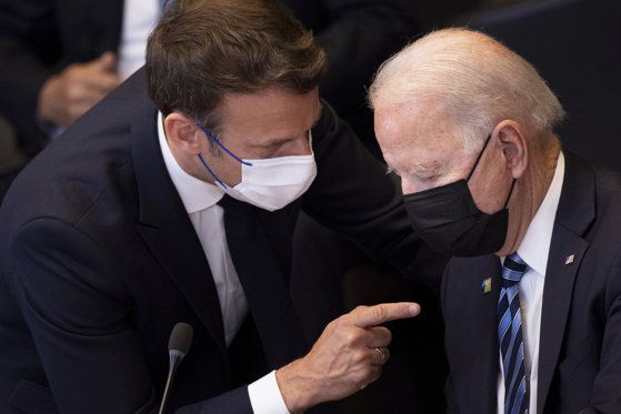 Preşedintele Franţei va discuta cu Joe Biden despre acordul submarinelor. Emmanuel Macron este nemulţumit că ţara sa a fost exclusă din înţelegere