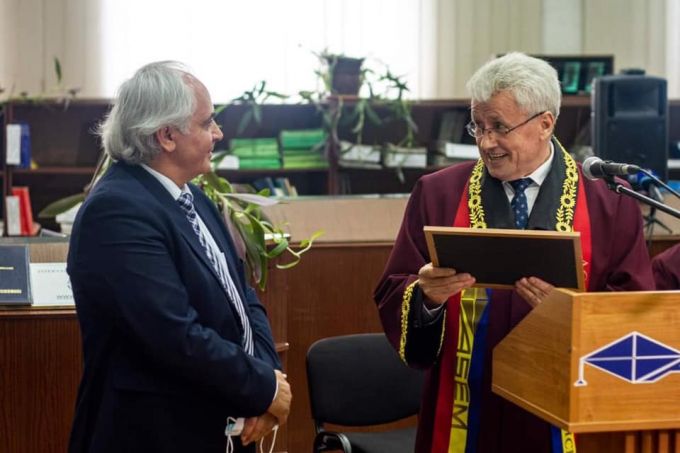 FOTO. Constantin Chiriac, directorul general al Teatrului Naţional „Radu Stanca” Sibiu, a primit titlul de Doctor honoris causa al Academiei de Studii Economice Moldova