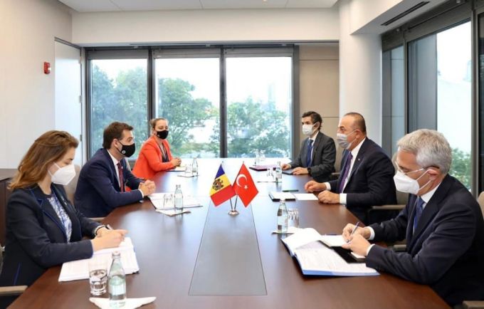 Ministrul de externe al R. Moldova l-a invitat la Chişinău pe omologul său din Turcia, ministrul Mevlüt Çavuşoğlu