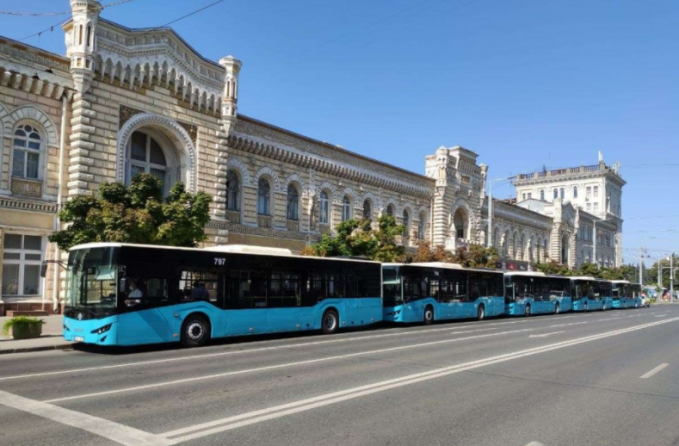 Primăria Chişinău anunţă că rutele municipale de transport public vor fi suplinite cu noi troleibuze şi autobuze