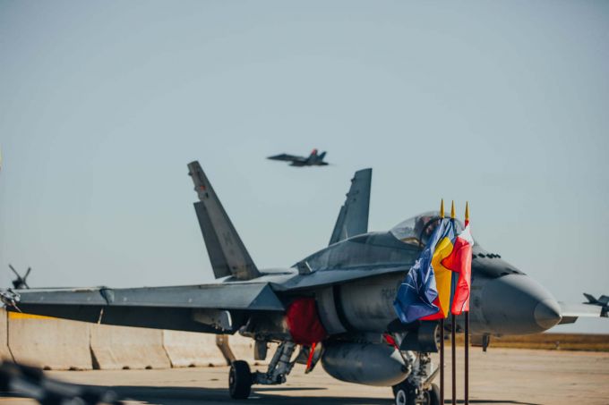 Şase avioane canadiene şi 140 de militari vor asigura misiunile de poliţie aeriană ale NATO în România şi la Marea Neagră, preluând ştafeta de la Forţele Aeriene Britanice