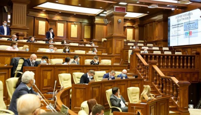 Sistemul electronic de vot al Parlamentului, pus în aplicare astăzi la prima şedinţă a Legislativului din sesiunea de toamnă