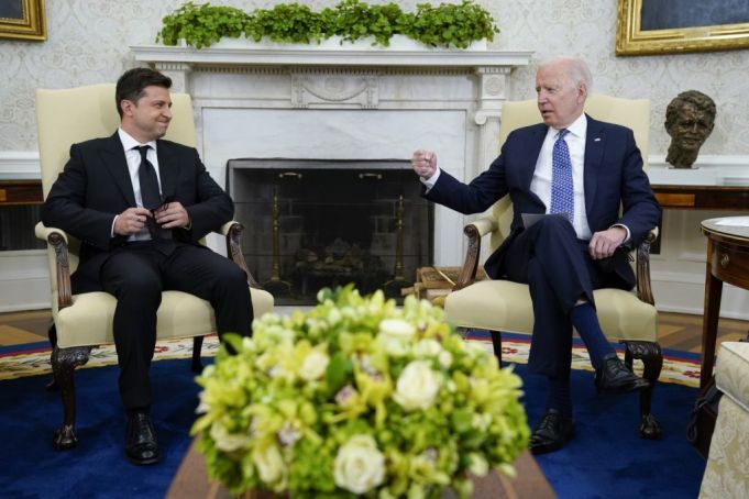 SUA: Biden îi va telefona duminică preşedintelui ucrainean