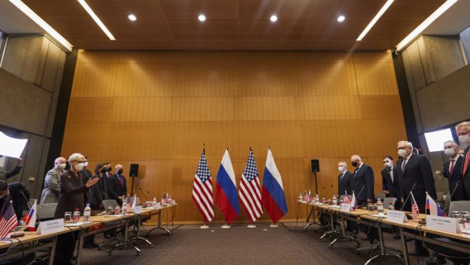 Au început discuţiile dintre SUA şi Rusia la Geneva. Soarta Ucrainei şi securitatea Europei sunt subiectele aflate pe masă