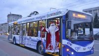 Cunoaşte oraşul alături de Moş Crăciun": Ruta specială a troleibuzului turistic, prelungită şi pentru acest weekend