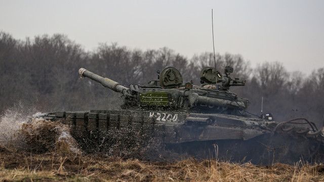 Rusia a început exerciţii militare cu tancuri în apropierea graniţei cu Ucraina, a doua zi după negocierile cu SUA de la Geneva