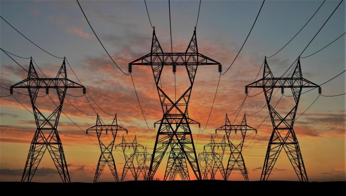 Guvernul a avizat achiziţia de energie electrică din cel puţin două surse