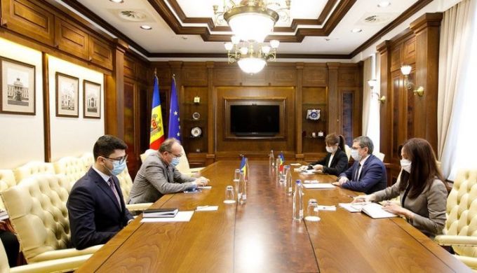 Igor Grosu a discutat priorităţile legislative în sesiunea de primăvară-vară cu Ambasadorul României, Daniel Ioniţă