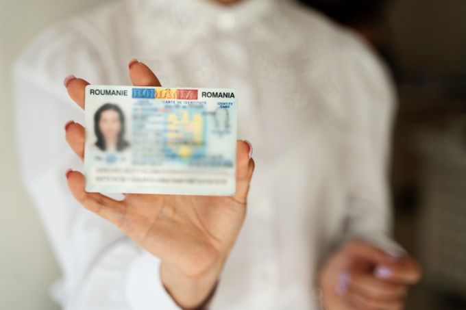 Persoanele care nu locuiesc la adresa din buletinul românesc pot rămâne fără actul de identitate