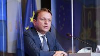 Comisarul european pentru vecinătate şi extindere va merge la Kiev pentru a semnala „angajamentul continuu” al UE faţă de suveranitatea şi integritatea teritorială a Ucrainei