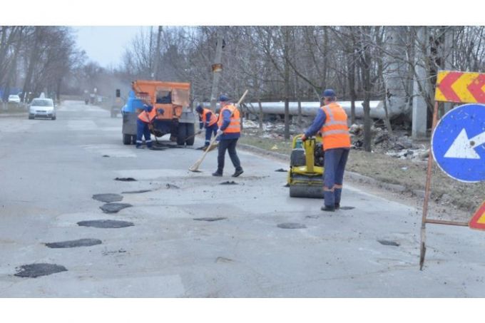 Exdrupo va începe plombarea gropilor apărute pe drumurile din Chişinău