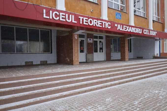 FOTO. Cum arată Liceul Teoretic „Alexandru cel Bun” din Rezina după ce a fost reparat şi utilat datorită suportului financiar al Băncii Mondiale