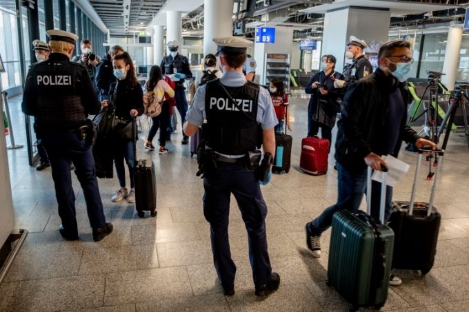 Germania plănuieşte relaxarea restricţiilor de călătorie legate de COVID-19 până la Paşti