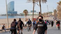 Portul măştilor de protecţie sanitară în aer liber nu va mai fi obligatoriu în Spania