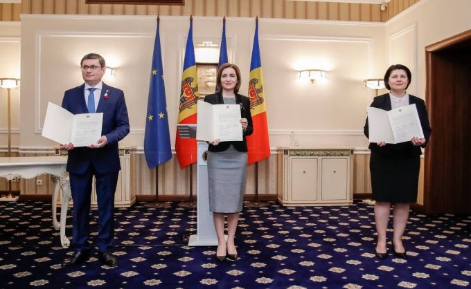 Autorităţile române salută decizia Chişinăului de a semna cererea de aderare la UE