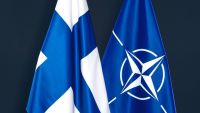 Finlanda va lua în câteva săptămâni o decizie privind aderarea la NATO. Suedia „dezbate posibilitatea”