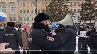 Un jurnalist din Rusia a fost reţinut pentru un articol privind poliţişti care au refuzat să meargă în Ucraina