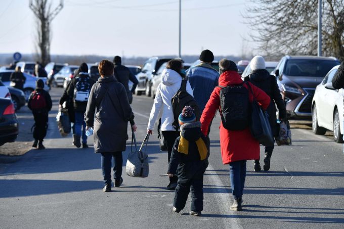 Persoanele refugiate din Ucraina şi familiile gazdă vor primi 3000 de pachete de Paşti