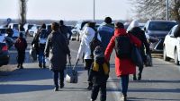 Persoanele refugiate din Ucraina şi familiile gazdă vor primi 3000 de pachete de Paşti