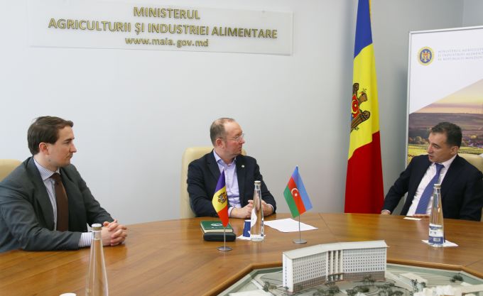 Companii azere sunt dispuse să iniţieze proiecte comune cu producători agricoli din R. Moldova