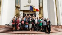 Preşedintele Republicii Moldova, Maia Sandu, a înmânat astăzi distincţii de stat mai multor oameni de cultură