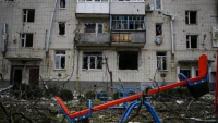 Ruşii se regrupează în estul Ucrainei şi bombardează în special infrastructura de transport
