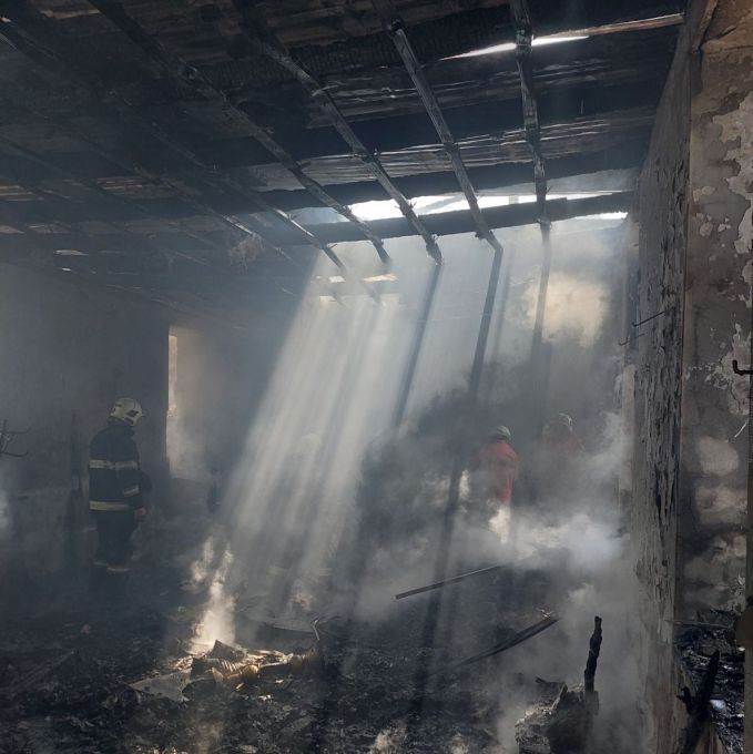 O biserică din Călăraşi a ars complet în această dimineaţă