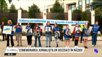 Flash mob în faţa Ambasadei Rusiei la Chişinău: "Uciderea jurnaliştilor nu va ascunde ororile războiului"