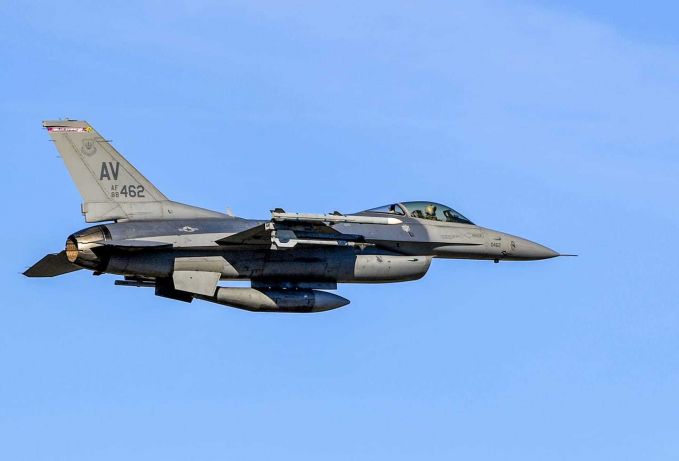 Forţele Aeriene ale SUA au dislocat şase avioane de luptă F-16 în România